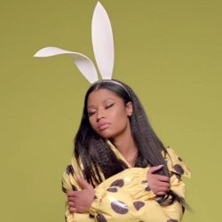 Nicki Minaj Pamer Payudara di Video Klip Pills N Potions