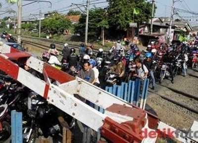 477 Pintu Perlintasan Kereta Daops 8 Tak Dijaga