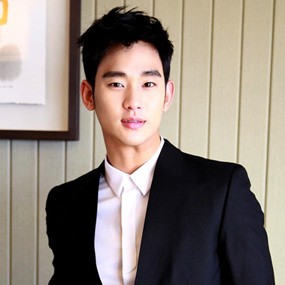 Kim Soo Hyun Bantah Operasi Plastik