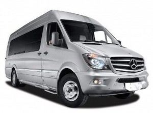 Mobil Ultra Mewah untuk Nonton Bola