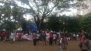 Dukung Jokowi, Penonton Konser Revolusi Mental Diberi Kaus Poros Muda Indonesia
