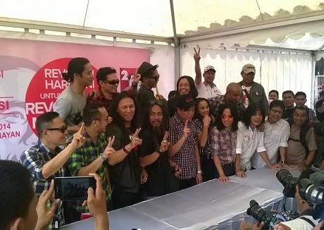 Slank dkk: Salam Dua Jari, Jangan Lupa Pilih Jokowi