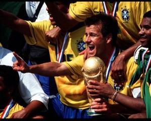 Pola 4-2-4 dan Tiga Trofi Piala Dunia