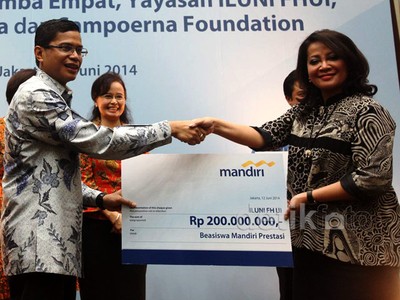 Mandiri Berikan Beasiswa
