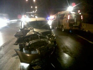 Sedan Proton Tabrak Truk di Tol Jatiasih, Sopir Alami Patah Kaki