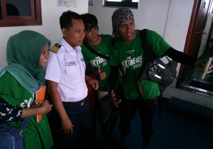 Berfoto Dengan Nahkoda Kapal, Berani?