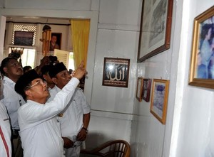 JK Kunjungi Rumah Orangtua BJ Habibie di Gorontalo