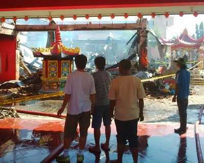 PMK Datang Terlambat, 3 Jam Api Membakar Klenteng Hoo Tong Bio Belum Padam