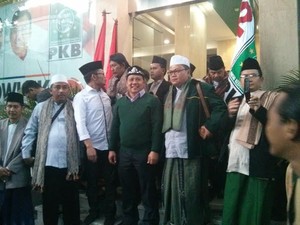 Jelang Pilpres, PKB dan Puluhan Ulama NU Ziarah ke Makam Wali Songo