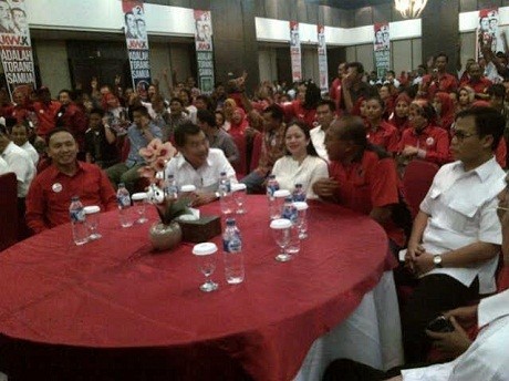 Puan dan Ribuan Relawan Sambut Jusuf Kalla Kampanye di Ternate