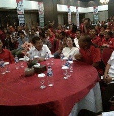 Puan dan Ribuan Relawan Sambut Jusuf Kalla Kampanye di Ternate