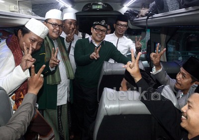 Cak Imin Lepas Rombongan Ziarah Wali Songo