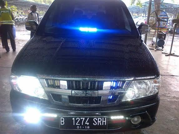 Pasang Rotator dan Sirine di Mobil, Pengemudi Panther Ditilang Polisi