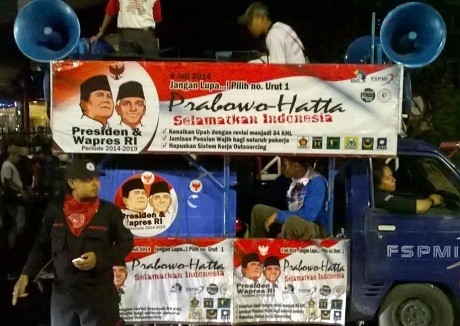 Dukung Prabowo, Ratusan Buruh Datangi Hotel Gran Melia