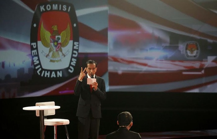 Sambil Salam Dua Jari, Jokowi: Dua Anak Cukup