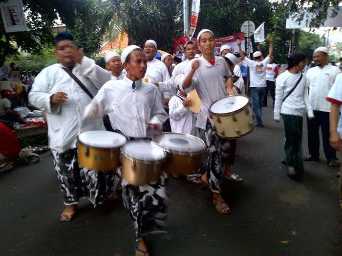 Dukung Prabowo-Hatta, Pengusaha Mobil Bekas Bawa Rombongan Marawis