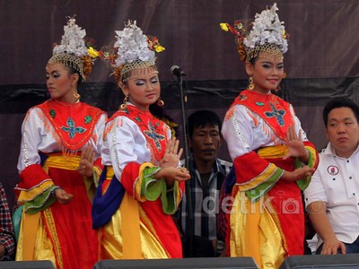 Aksi Peduli Lingkungan Pendukung Jokowi-JK