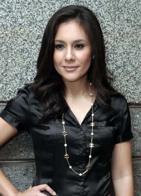 Suka Minum Teh, Wulan Guritno Koleksi Cangkir Kuno