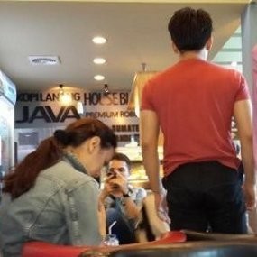 Jadi Sutradara Video Klip, Sophia Mueller Belajar dari Ariel?