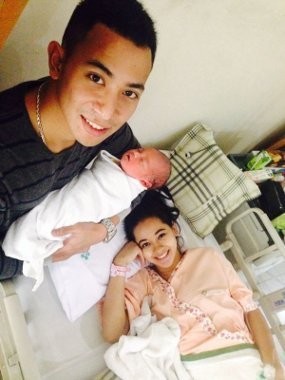 Susah Keluarkan ASI, Poppy Bunga Menangis