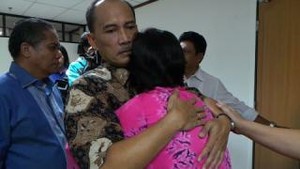 Suami Dituntut 17 Tahun Penjara, Istri Budi Mulya Menangis