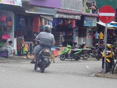 Dilarang Masuk! Eh, Malah Masuk