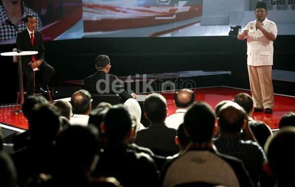 Fadli Zon Kritisi Kebijakan Serba Kartu Ala Jokowi