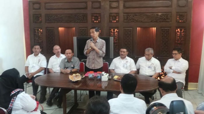 Terima Dukungan Tukang Ojek, Jokowi Diminta Tak Batasi Subsidi BBM