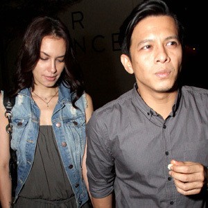 Ariel Tegaskan Belum Nikahi Sophia Mueller di Bali