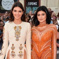 Kendall Jenner Eksis Tanpa Underwear di MuchMusic Video Awards 2014