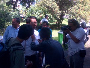 Gaya Santai Ridwan Kamil saat Syuting Film Jadi Sopir Bus