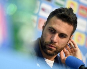Sirigu Tak Berambisi Gantikan Buffon