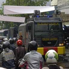 5 Truk Pasukan Brimob dan Water Canon Dikerahkan ke Dolly