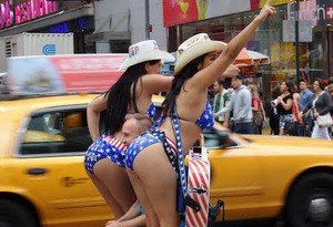 Cowboy Girl Seksi & Hutan Beton di New York