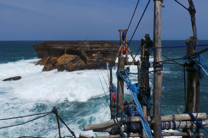 Wuss! Meluncur dengan Gondola Maut di Pantai Timang
