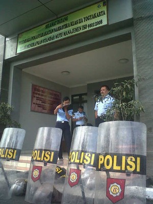 Napi Lapas Narkoba Sleman Mengamuk