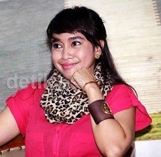 Salam Dua Jari JK untuk Nova Riyanti Yusuf