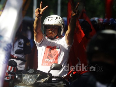 Relawan Jokowi Konvoi di Menteng