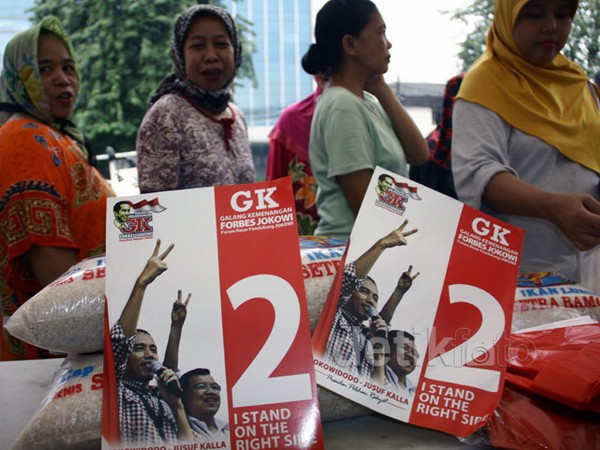 Sembako Murah di Posko Jokowi