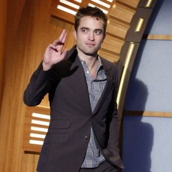 Robert Pattinson Ingin Kerja Sampingan Sebagai Penari Telanjang