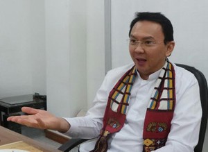 Ahok Ingin Cabut Tunjangan Para Pegawai yang Telat Karena Nonton Bola
