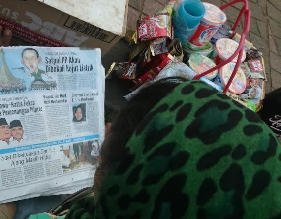 PKL Monas yang Ngotot Melawan Kejut Listrik Satpol PP