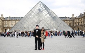 Mengharukan, Gadis Ini Traveling Bawa Foto Mendiang Ayah