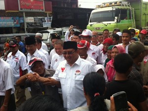 Timses Blusukan di Pasar, Warga Bogor Sibuk Cari Prabowo