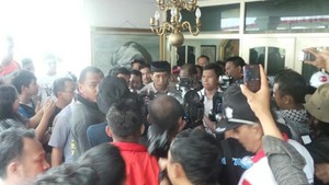 Di Rumah Tokoh Adat Slawi, Jokowi Galang Dukungan Komunitas Tegal