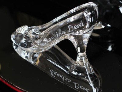 Diary Hingga Sepatu Kaca Cinderella, Koleksi Disney Sandra Dewi