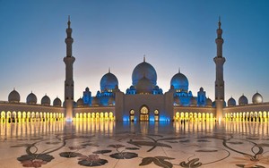 Masjid Raya Sheikh Zayed, Destinasi Terfavorit di Abu Dhabi