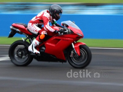 Ngebut Bareng Ducati di Sentul