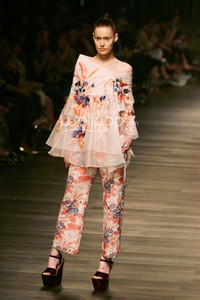 Biyan Wanaatmadja Seruni Annual Show 2014 at Grand Ballroom Hotel Mulia. Senayan. Jakarta. [Foto: Mohammad Abduh/Wolipop]