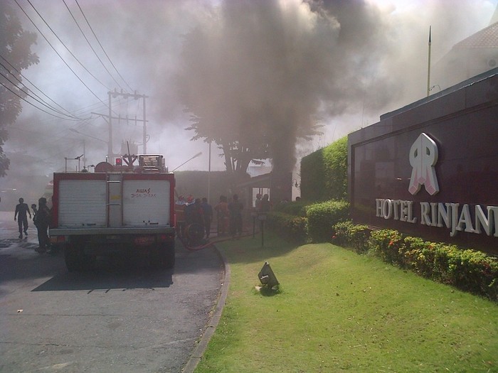 Terbakar Akibat Genset, Ini Foto-foto Hotel Rinjani yang Dikepung Asap